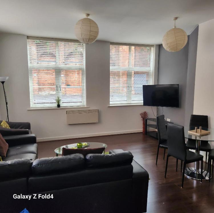 J Quarter - Sleeps 5 Long Term & Families Comfortably, 4 Beds, 2 Bathrooms Birmingham Luaran gambar