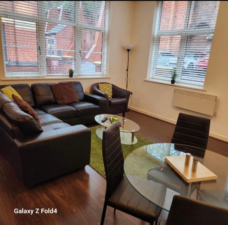 J Quarter - Sleeps 5 Long Term & Families Comfortably, 4 Beds, 2 Bathrooms Birmingham Luaran gambar