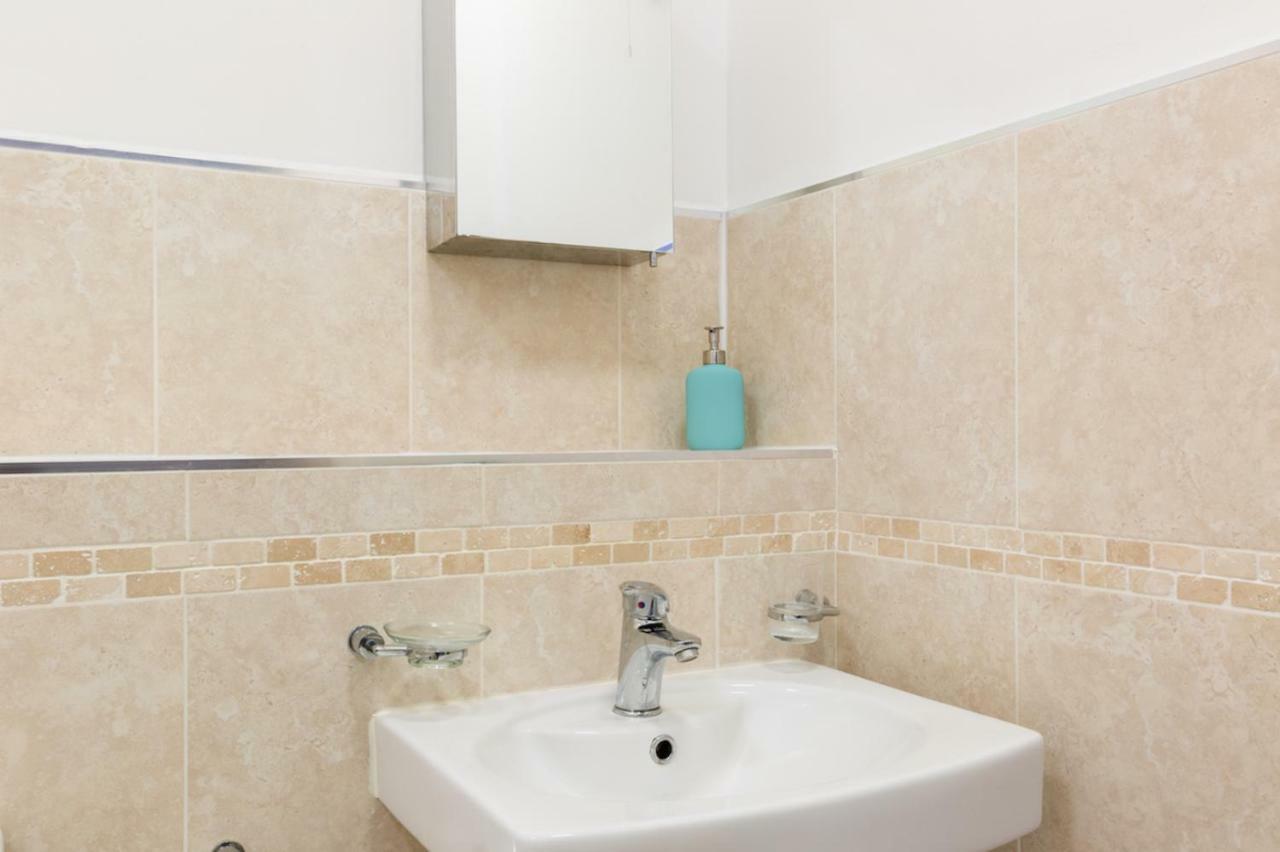 J Quarter - Sleeps 5 Long Term & Families Comfortably, 4 Beds, 2 Bathrooms Birmingham Luaran gambar