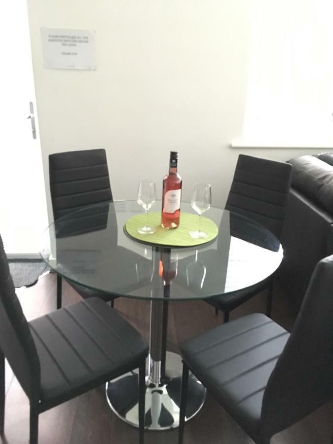 J Quarter - Sleeps 5 Long Term & Families Comfortably, 4 Beds, 2 Bathrooms Birmingham Luaran gambar